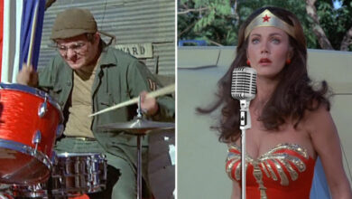 Photo of Hold up, Gary Burghoff and Lynda Carter were in a band together in the 1960s