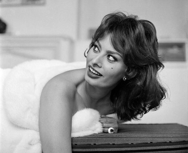 Photo of Sophia Loren Breaks Down 8 Famous Looks: From ‘Cleopatra’ to Her Blonde Phase