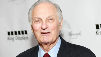 Photo of ‘M*A*S*H’ Star Alan Alda Explained Why He ‘Didn’t Need’ Research for Role on ‘Marriage Story’