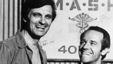 Photo of ‘M*A*S*H’: Jamie Farr Explained All the Ways Alan Alda was the ‘Spine of the Show’