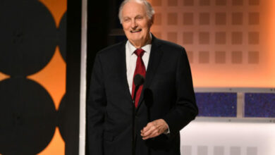 Photo of ‘M*A*S*H’ Star Alan Alda Stressed Importance of Taking One’s Time with ‘Fake Information’