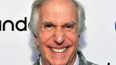 Photo of ‘Happy Days’ Star Henry Winkler Reveals that The Fonz Rode the Same Motorcycle as Steve McQueen in ‘The Great Escape’