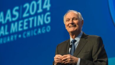 Photo of Alan Alda, 87, Opens Up About the ‘Crazy’ Exercise That Helps with His Parkinson’s Diagnosis