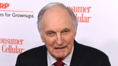 Photo of HOW A PIECE OF CAKE LED ALAN ALDA TO MEET HIS WIFE